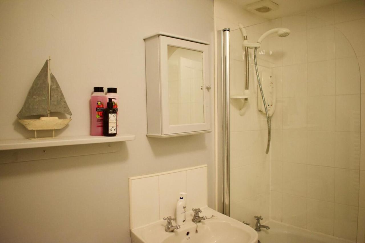 Central 3 Bedroom Next To Leafy Meadows EDI Exterior photo